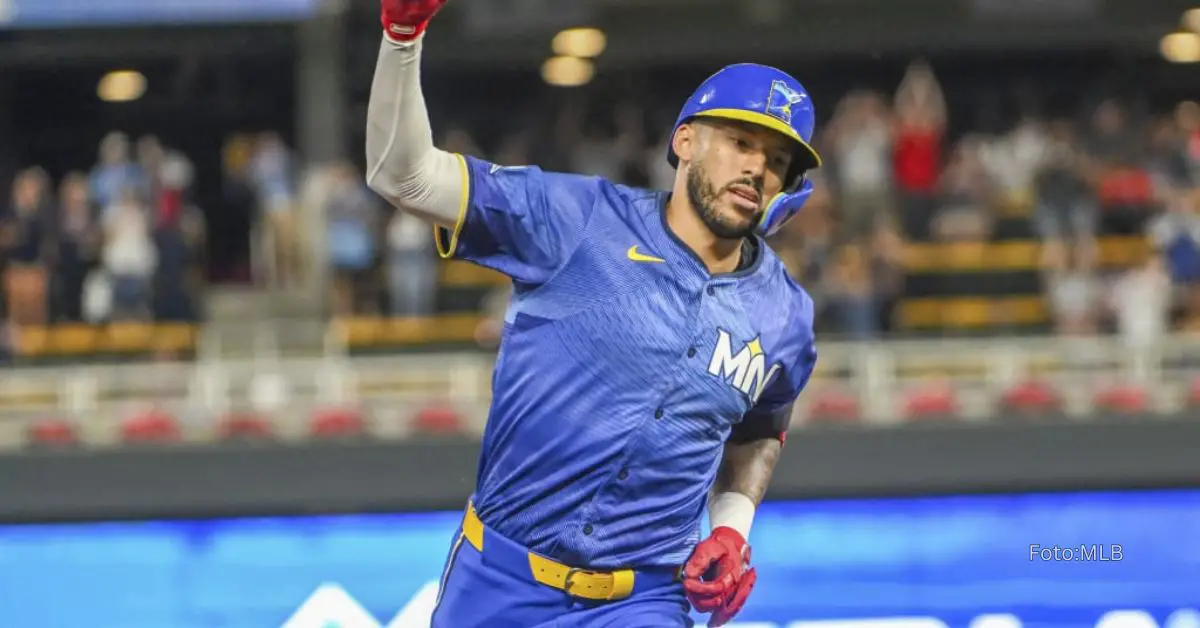 Carlos Correa con el uniforme del City Connect de Minnesota Twins