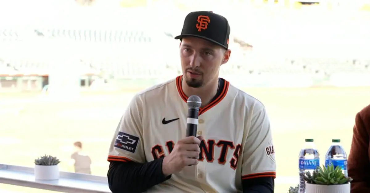 Blake Snell declarando con el uniforme de San Francisco