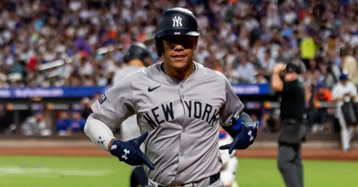 Juan Soto con uniforme de Yankees